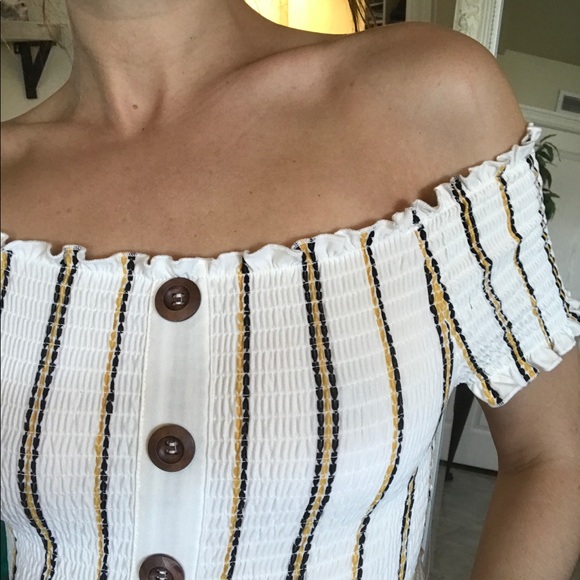 NWT Off The Shoulder Smocked Top - Picture 2 of 8